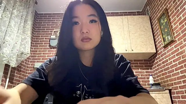 EmmaLeexth online show from 11.08.25