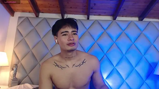 Snapshot of Clement_Reyes chatting on 11.04.25 Clement Reyes online show from 11.04.25