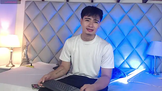 Snapshot of Clement_Reyes chatting on 11.11.25 Clement Reyes online show from 11.11.25