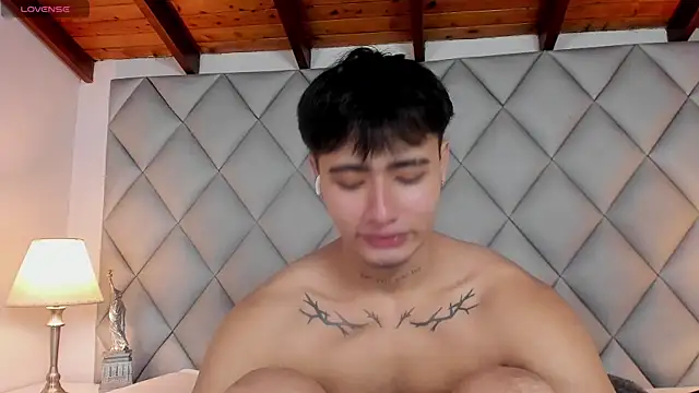 Snapshot of Clement_Reyes chatting on 11.21.25 Clement Reyes online show from 11.21.25