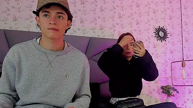 Snapshot of meganandtylerr19 chatting on 11.10.25 meganandtylerr19 online show from 11.10.25