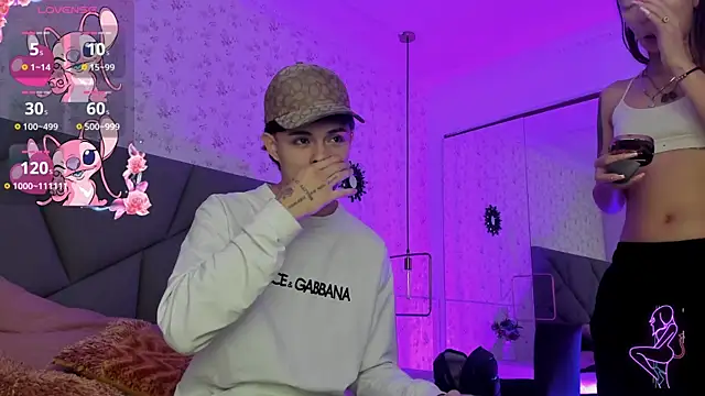 Snapshot of meganandtylerr19 chatting on 11.30.25 meganandtylerr19 online show from 11.30.25