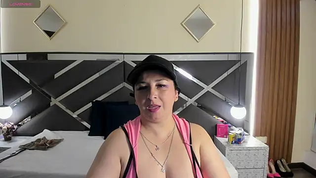 AgataThompson  online show from 02.20.26