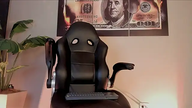 Snapshot of chrizmacgregor chatting on 02.03.26 chrizmacgregor online show from 02.03.26