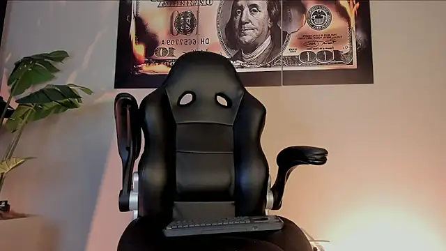 Snapshot of chrizmacgregor chatting on 02.13.26 chrizmacgregor online show from 02.13.26