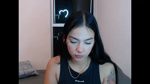 Snapshot of Mia_fire666 chatting on 12.20.25 Mia fire666 online show from 12.20.25