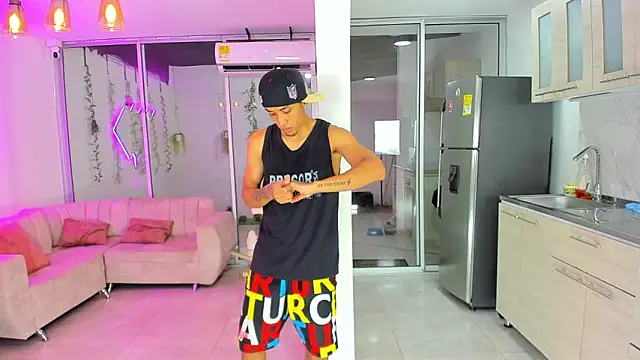 Snapshot of Houseofwarrios chatting on 09.19.25 Houseofwarrios online show from 09.19.25