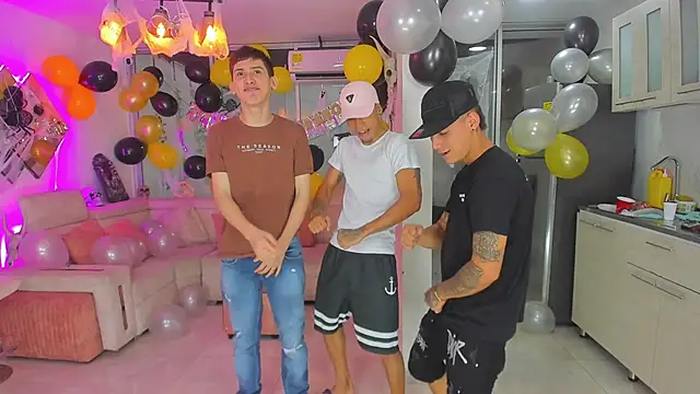 Snapshot of Houseofwarrios chatting on 10.23.25 Houseofwarrios online show from 10.23.25