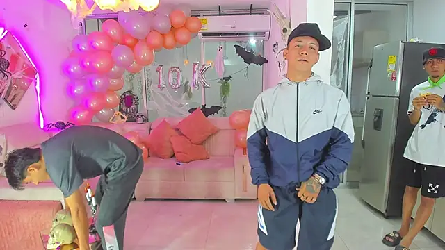 Snapshot of Houseofwarrios chatting on 10.29.25 Houseofwarrios online show from 10.29.25