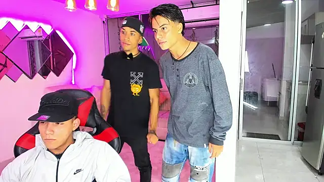 Snapshot of Houseofwarrios chatting on 11.22.25 Houseofwarrios online show from 11.22.25