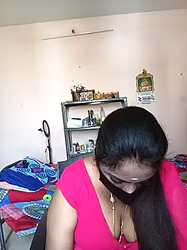 Snapshot of queendivya chatting on 04.21.26 queendivya online show from 04.21.26