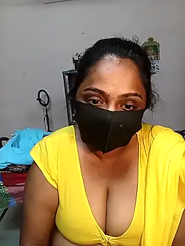 Snapshot of queendivya chatting on 04.28.26 queendivya online show from 04.28.26