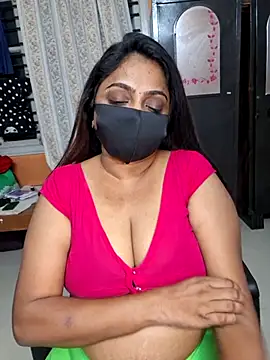 Snapshot of queendivya chatting on 05.19.26 queendivya online show from 05.19.26