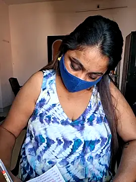 Snapshot of queendivya chatting on 06.25.26 queendivya online show from 06.25.26