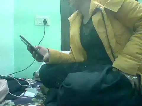 Snapshot of sanaya_3 chatting on 12.15.25 sanaya 3 online show from 12.15.25