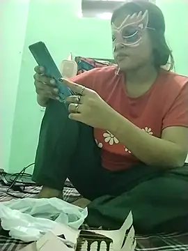 Snapshot of sanaya_3 chatting on 12.19.25 sanaya 3 online show from 12.19.25