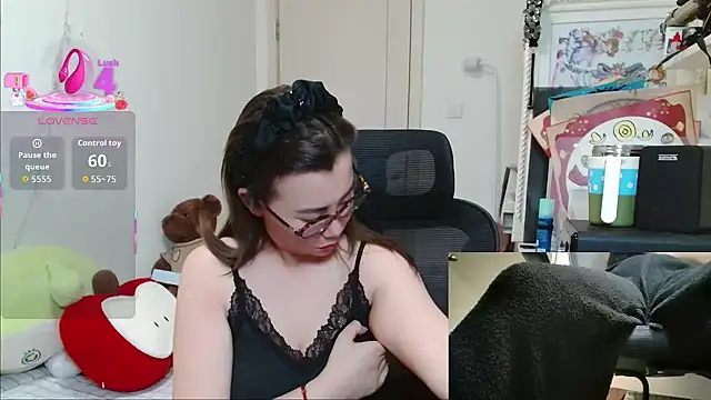 Snapshot of sallycui chatting on 02.13.26 sallycui online show from 02.13.26