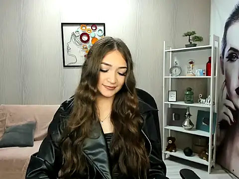 Snapshot of EllaClarke chatting on 03.28.26 EllaClarke online show from 03.28.26