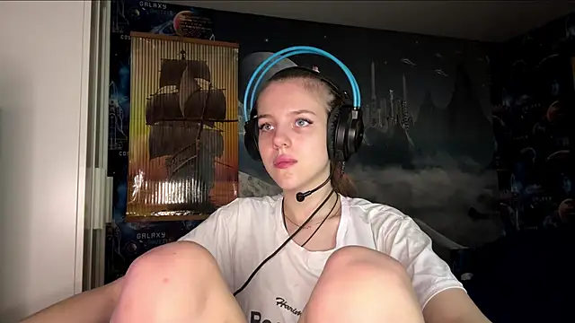 Elira Breeze online show from 11.12.25