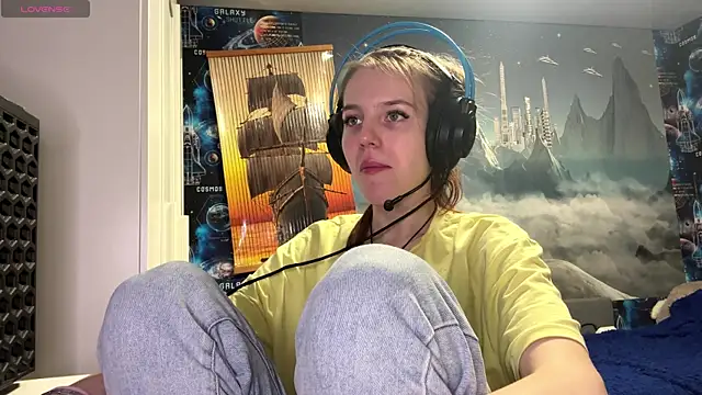 Elira Breeze online show from 12.19.25