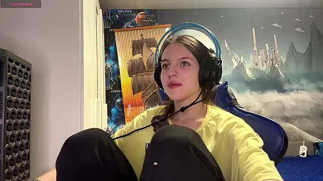 Elira Breeze online show from 03.13.26