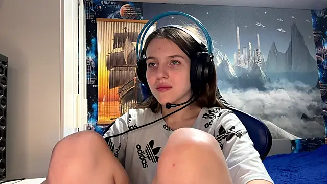 Elira Breeze online show from 04.16.26