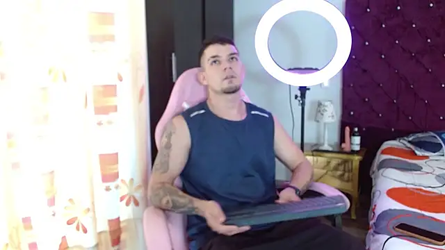 Snapshot of BooyHott_ chatting on 11.01.25 BooyHott online show from 11.01.25