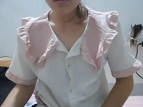 Hannie 26 online show from 10.28.25