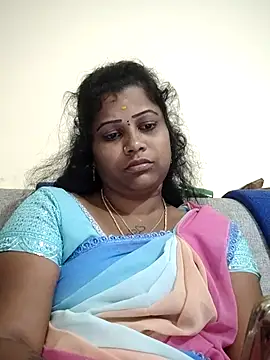 Snapshot of sweetqueen143 chatting on 10.16.25 sweetqueen143 online show from 10.16.25