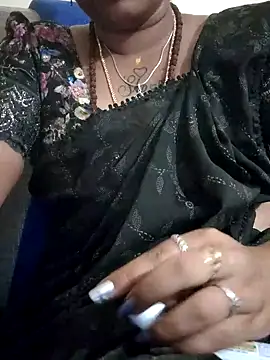 Snapshot of sweetqueen143 chatting on 11.11.25 sweetqueen143 online show from 11.11.25