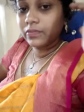 Snapshot of sweetqueen143 chatting on 11.22.25 sweetqueen143 online show from 11.22.25