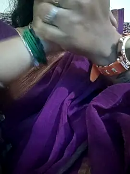 Snapshot of sweetqueen143 chatting on 12.04.25 sweetqueen143 online show from 12.04.25