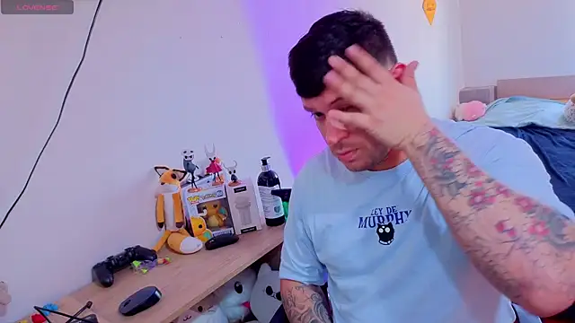 Snapshot of ryden_01 chatting on 10.15.25 ryden 01 online show from 10.15.25