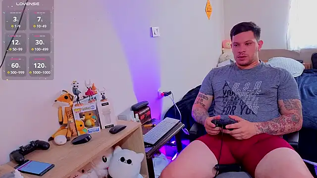 Snapshot of ryden_01 chatting on 10.17.25 ryden 01 online show from 10.17.25