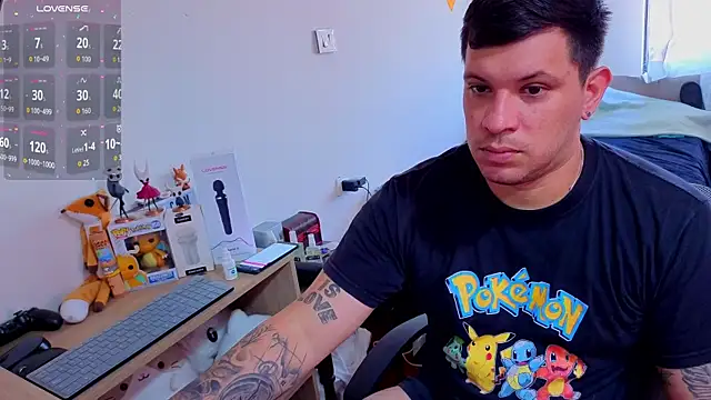 Snapshot of ryden_01 chatting on 10.24.25 ryden 01 online show from 10.24.25