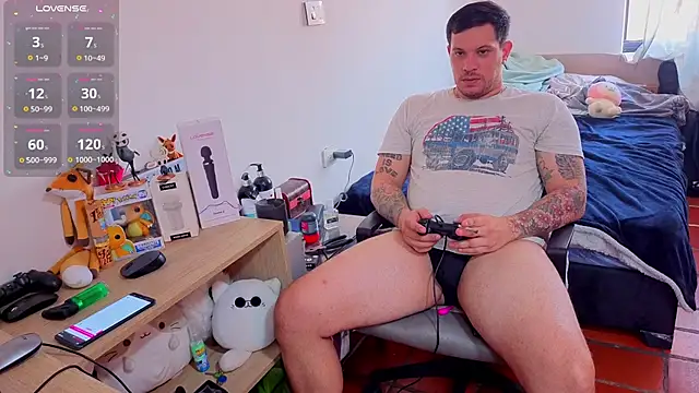 Snapshot of ryden_01 chatting on 11.04.25 ryden 01 online show from 11.04.25