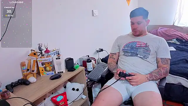 Snapshot of ryden_01 chatting on 11.19.25 ryden 01 online show from 11.19.25