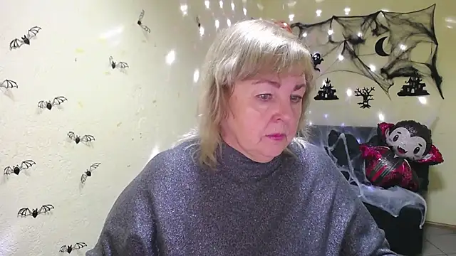 Snapshot of MilenaWedxy chatting on 10.21.25 MilenaWedxy online show from 10.21.25