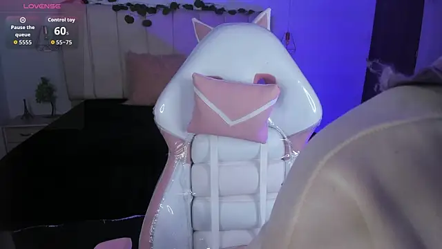 Gyal 8  online show from 12.02.25