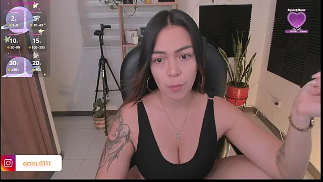 Snapshot of TaniaVelvet chatting on 11.10.25 TaniaVelvet online show from 11.10.25