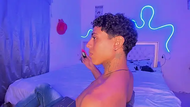 Snapshot of Glader31 chatting on 10.05.25 Glader31 online show from 10.05.25