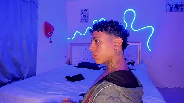 Snapshot of Glader31 chatting on 10.10.25 Glader31 online show from 10.10.25