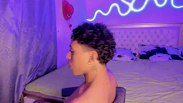 Snapshot of Glader31 chatting on 10.16.25 Glader31 online show from 10.16.25