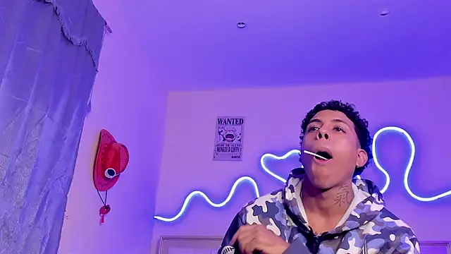 Snapshot of Glader31 chatting on 10.27.25 Glader31 online show from 10.27.25