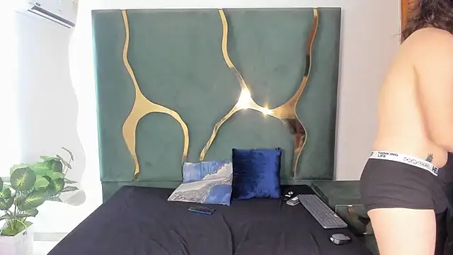 Snapshot of fallenangelsasm chatting on 10.22.25 fallenangelsasm online show from 10.22.25