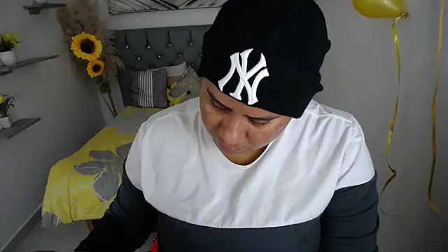 hotlesby valery online show from 10.16.25