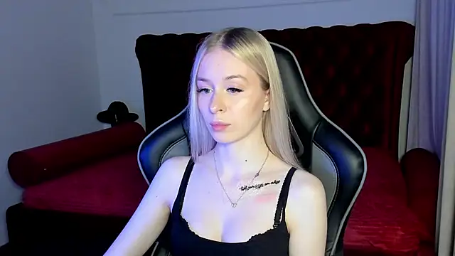 MiaGraces online show from 11.28.25