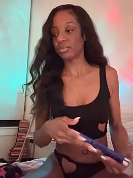 Snapshot of LoveDreaux chatting on 12.05.25 LoveDreaux online show from 12.05.25