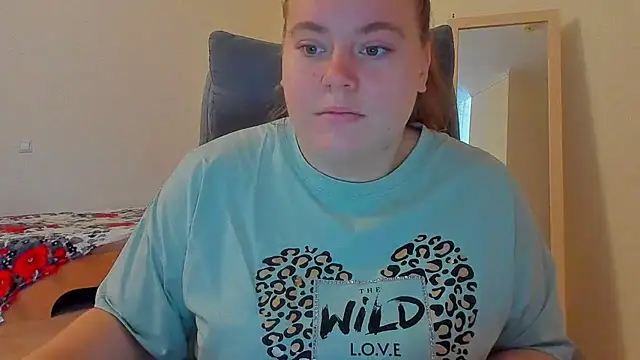 Snapshot of Liza-Mendez chatting on 11.04.25 Liza-Mendez online show from 11.04.25