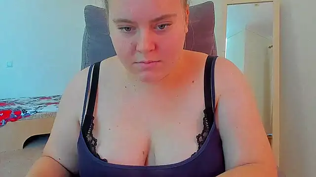 Snapshot of Liza-Mendez chatting on 11.12.25 Liza-Mendez online show from 11.12.25